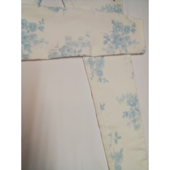 Women's American Eagle White With Blue Floral Jeans New With Tags Size 2 Regular - Picture 12 of 16